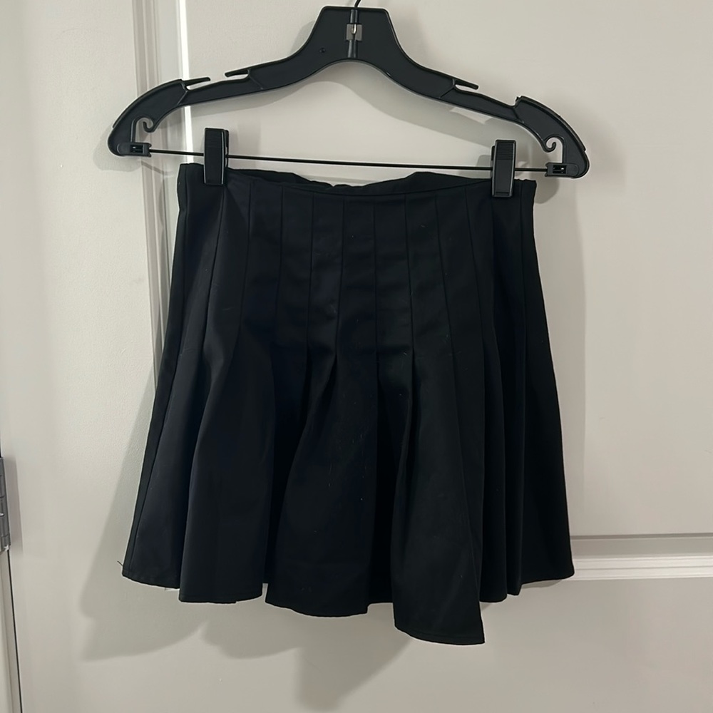 Black pleated skirt